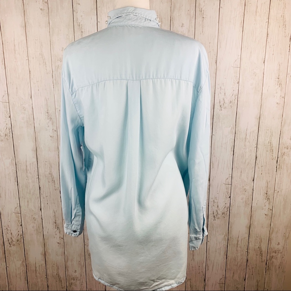 🔥CHELSEA & THEODORE🔥ANTHRO CHAMBRAY BLOUSE PEARL EMBELLISHMENTS MEDIUM NWT - Picture 4 of 6